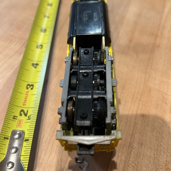 TYCO HO Scale VIRGINIAN 4301 DIESEL Locomotive Train Engine & xtra car - Picture 10 of 16